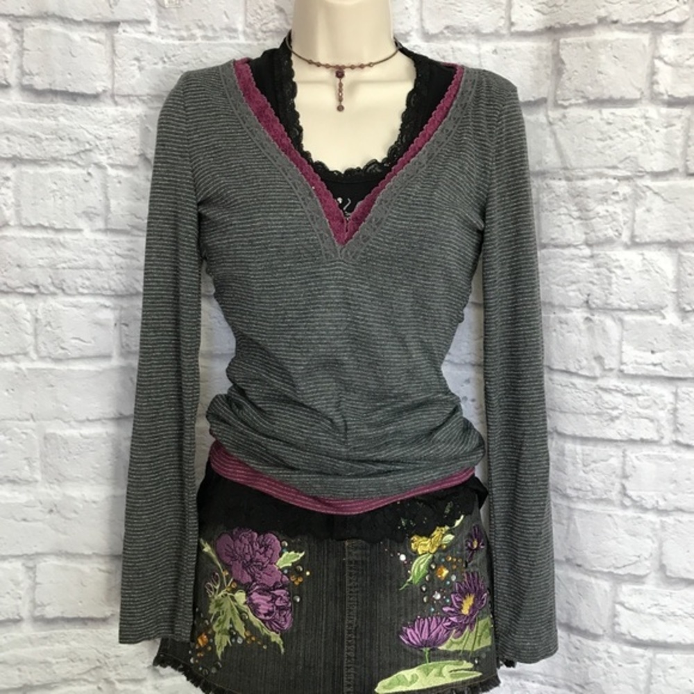 GUESS Jeans Authentic NWOT Metallic Thread V-Neck Henley CTRR